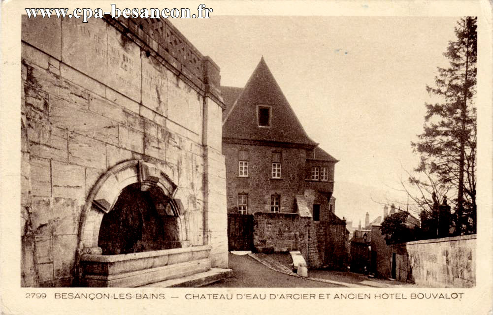 Pensionnat Notre-Dame - 11, Rue de la Convention - BESANÇON - La Façade et la Cour d'Entrée